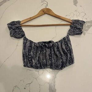 Forever 21 Unusual Pattern Short Sleeve Boxy Cut Crop Top Size Small NWOT